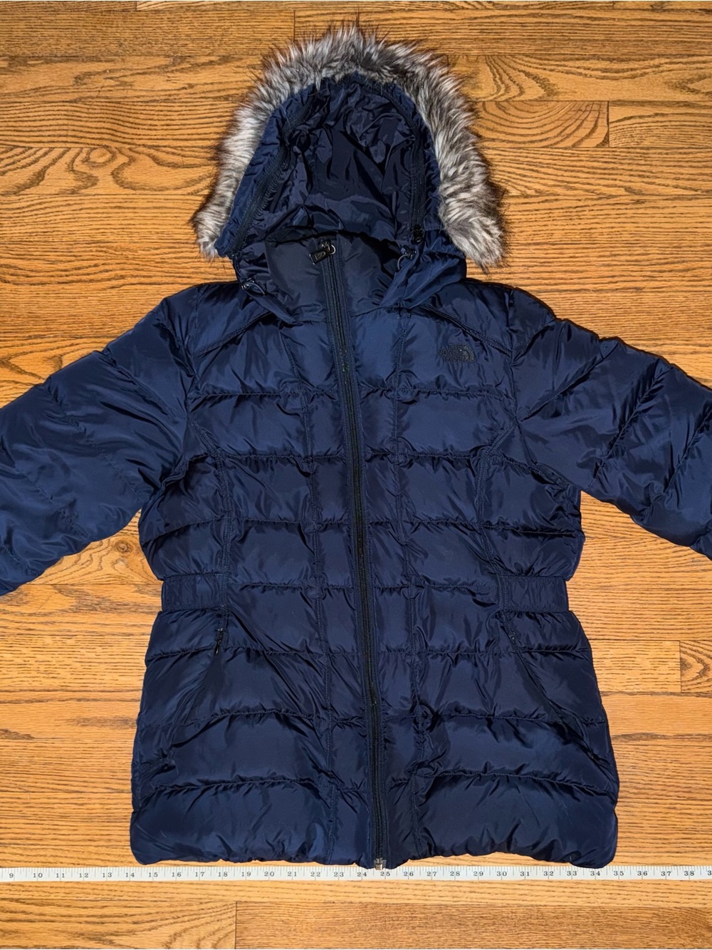 The North Face Womens L Winter jacket Navy down faux fur hood zipper pockets EUC